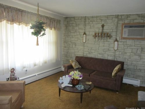 226 Bucks Hill Rd, Waterbury, CT 06704-1219