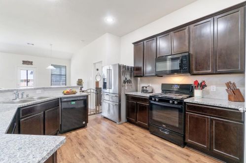 3987 Waukegan Rd, Conroe TX  77306-5870 exterior