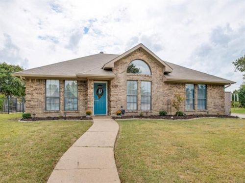 2100 Whitehurst Ln, Carrollton TX  75007-2228 exterior