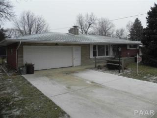 2223 Crestview Dr, Pekin, IL 61554-5353