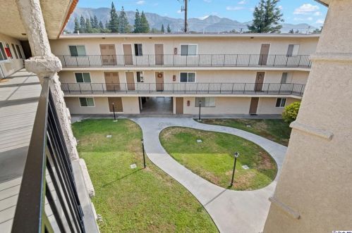 3010 Montrose Ave, Glendale CA  91214-3621 exterior