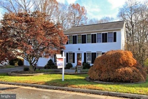 5935 Burnside Landing Dr, Springfield, VA 22015-2518