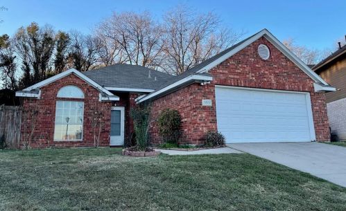 1813 Haley Cir, Carrollton, TX 75006-3942