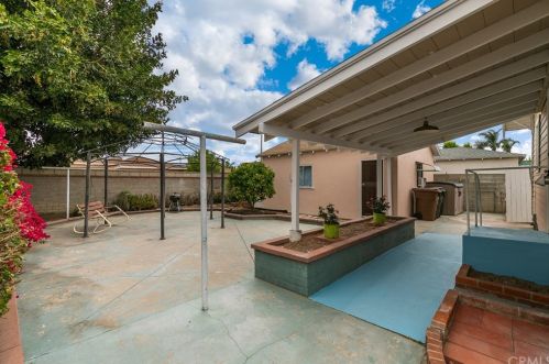 518 Rose St, Anaheim CA  92805-2118 exterior