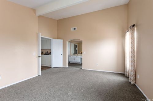 8450 Tamarind Ln, Riverside CA  92509-5180 exterior