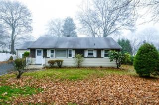 4 Flintlock Rd, Norwalk, CT 06850-4425