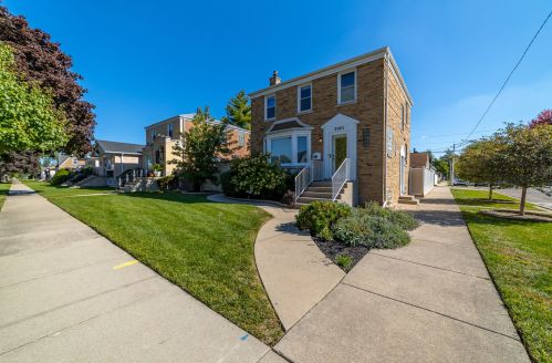 3301 Panama Ave, Chicago, IL 60634-2922