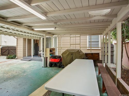 645 Ivy St, Glendale CA  91204-1027 exterior