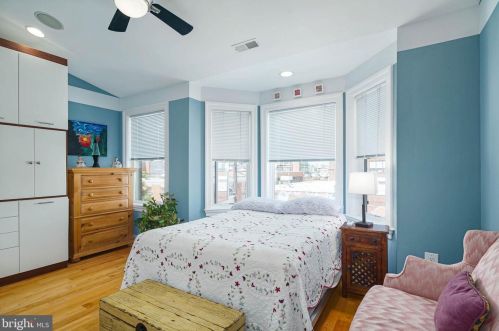 809 20 St, Philadelphia PA 19130-2025 exterior