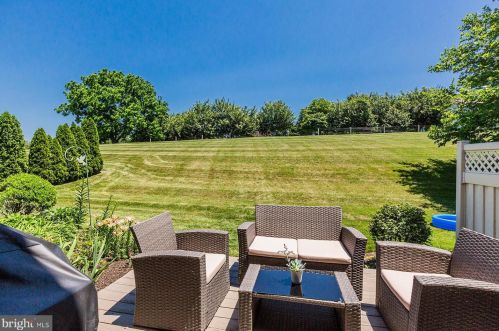 673 Royal Vw Dr, Lancaster PA  17601-2873 exterior