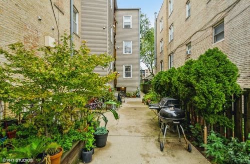 3811 Ainslie St, Chicago IL  60625-6007 exterior