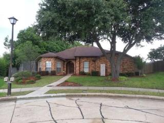 2008 Rochelle Ln, Carrollton, TX 75007-2209
