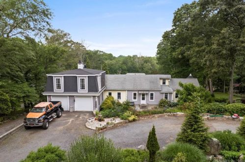 219 Haley Rd, Gales Ferry, CT 06339-1920