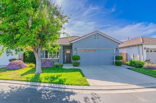 3231 Spring Crest Dr, Turlock, CA 95382-9716