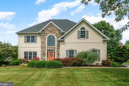 1352 Rosepointe Dr, York, PA 17404-9187
