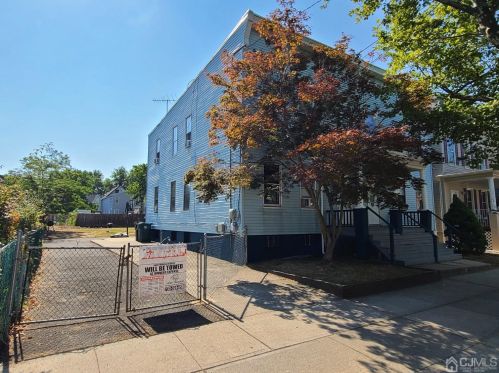 124 1st St, Perth Amboy, NJ 08861-4645