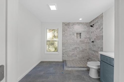 695 Highland Oaks Dr, Atlanta GA  30331-9210 exterior