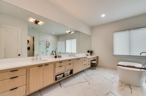 8518 Glencrest Ln, Dallas TX  75209-2632 exterior