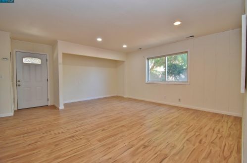 1061 Oak Grove Rd, Concord CA  94518-3129 exterior