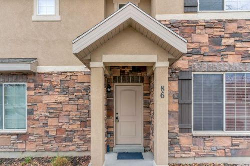 86 Saddle Villa Dr, Draper, UT 84020-7012