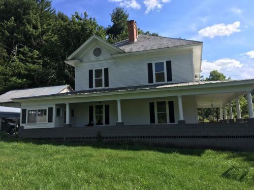 214 Meadowbrook Ln, Bandy, VA 24602-9257