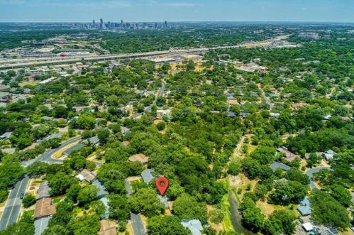 4609 Arapahoe Trl, Austin TX  78745-1510 exterior