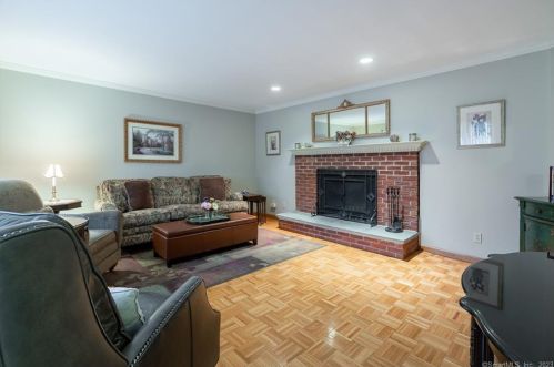 107 Ransom Hall Rd, Waterbury, CT 06716-2545