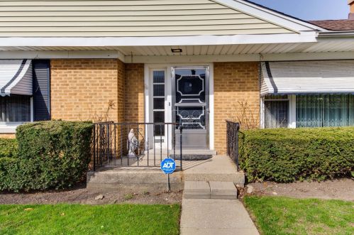 5100 Dobson St, Skokie, IL 60077-2823