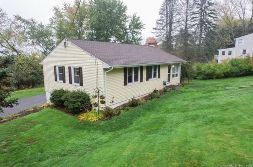 39 Maryland Dr, Middlefield CT  06455-1005 exterior