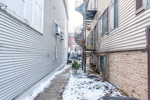 2643 Southport Ave, Chicago IL  60614-1227 exterior