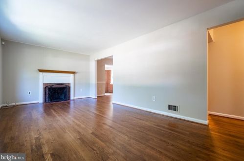 8209 Springfield Village Dr, Springfield VA  22152-3312 exterior