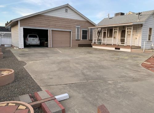 500 Walnut St, Valley Home, CA 95361-2926