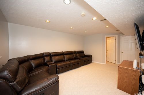 6948 Firefox Cir, Taylorsville UT 84081-5376 exterior