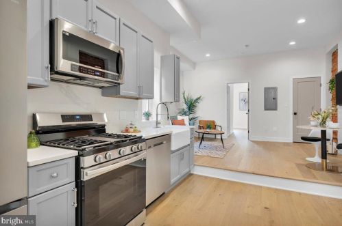 866 23rd St, Philadelphia, PA 19130-1948