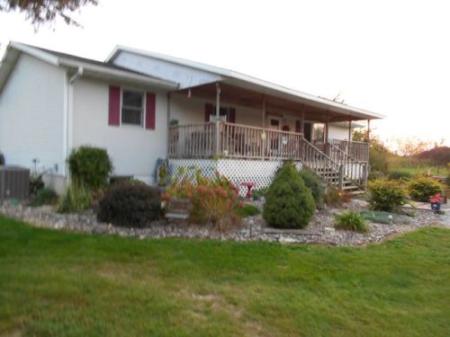 655 105th St, Joy, IL 61260-8570