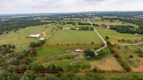 298 Mcacres Dr, Mcdade, TX 78650-5143