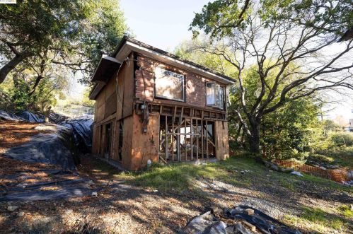 703 Santa Barbara Rd, Berkeley, CA 94707-2004