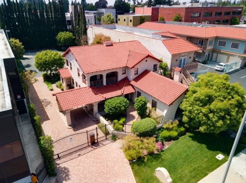 220 Tustin Ave, Santa Ana, CA 92705-3817