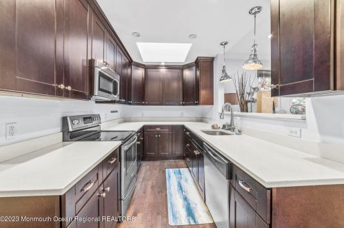 206 Red Hl Rd, Middletown NJ 07748-2408 exterior