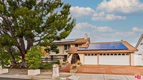 22733 Ticonderoga Rd, Calabasas, CA 91302-4823