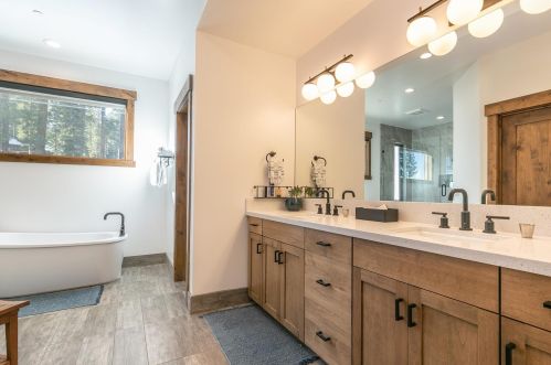 9234 Heartwood Dr, Truckee CA  96161-5210 exterior