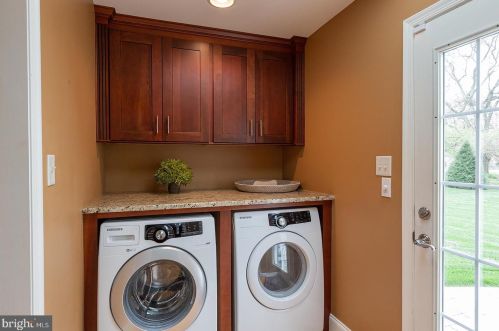 2006 Rachael Dr, Lancaster PA  17601-3655 exterior