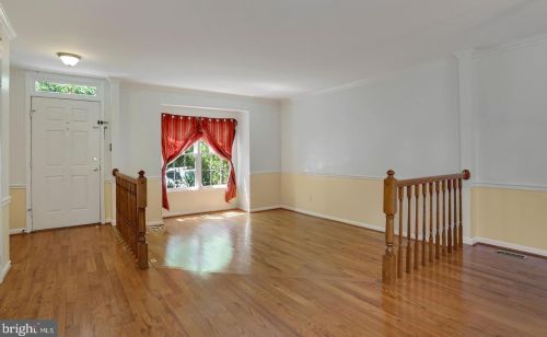 8890 Eagle Rock Ln, Springfield VA  22153-1724 exterior