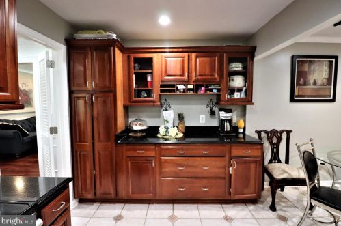 8005 Lake Pleasant Dr, Springfield VA  22153-3005 exterior