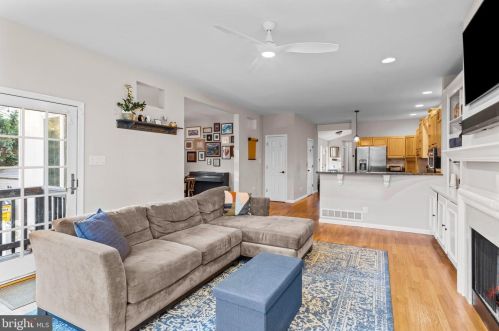 646 Maple Ave, Tavistock NJ 08033-1147 exterior