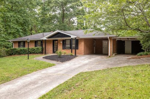4955 Maurice Dr, Lilburn, GA 30047-5029