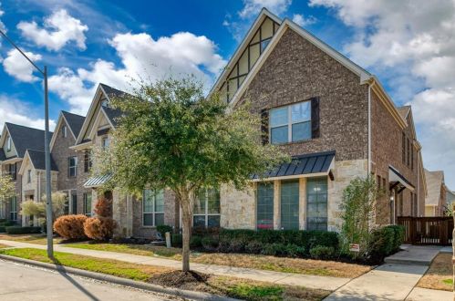 10537 Chaucer Hill Ln, Irving TX  75063-5442 exterior