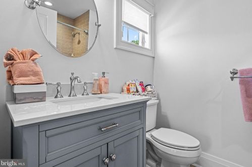 605 Warwick Rd, Tavistock NJ  08033-3926 exterior