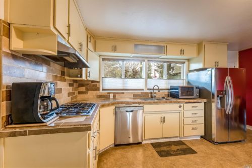 3990 Eastside Calpella Rd, Ukiah CA  95482-9559 exterior