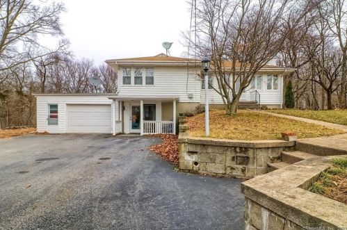 3 Bloomingdale Rd, Quaker Hill, CT 06375-1304